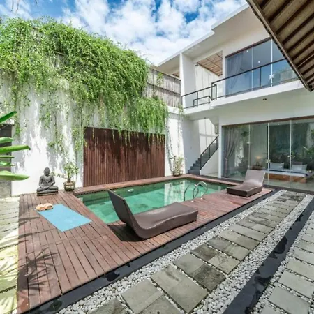 Modern Tropical 2Br Villa In Seminyak Kuta With Pool & Garden