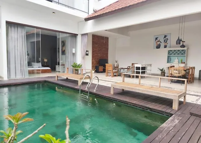 Modern Tropical 2br In Seminyak Kuta With Pool & Garden ベッド・アンド・ブレックファスト レギャン