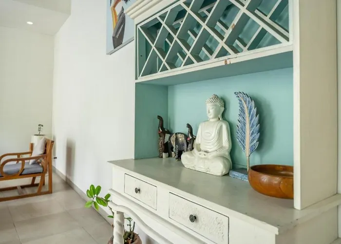 Modern Tropical 2br In Seminyak Kuta With Pool & Garden ベッド・アンド・ブレックファスト 4*