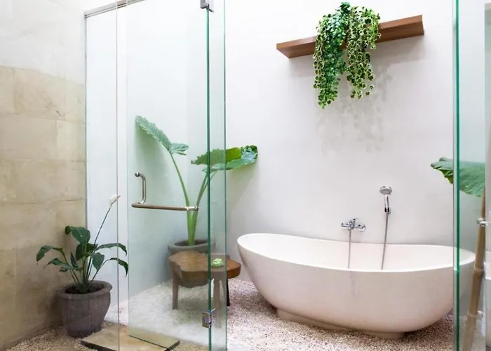 Modern Tropical 2br In Seminyak Kuta With Pool & Garden ベッド・アンド・ブレックファスト