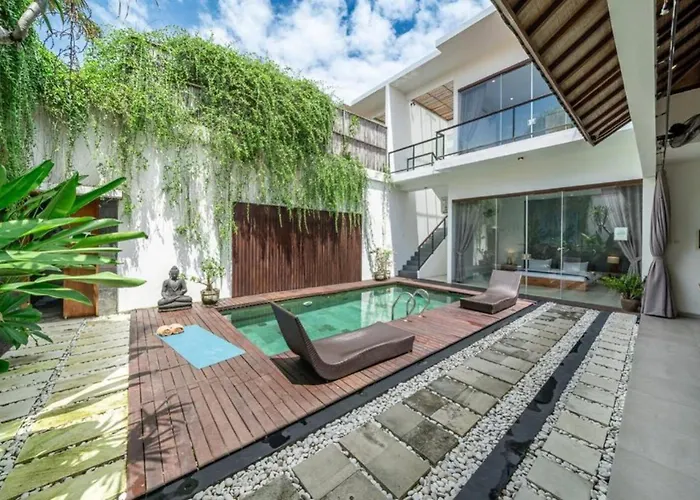 Modern Tropical 2br In Seminyak Kuta With Pool & Garden 4* レギャン