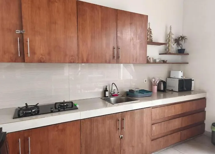 Modern Tropical 2br In Seminyak Kuta With Pool & Garden ベッド・アンド・ブレックファスト