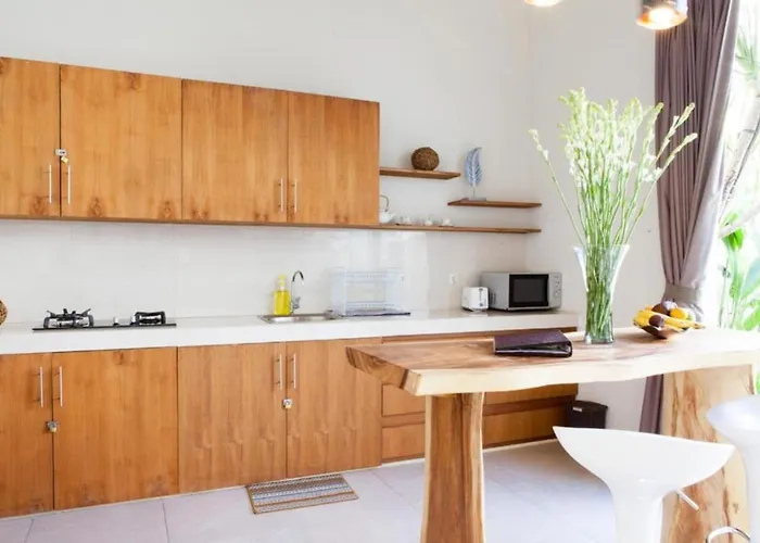Modern Tropical 2br In Seminyak Kuta With Pool & Garden