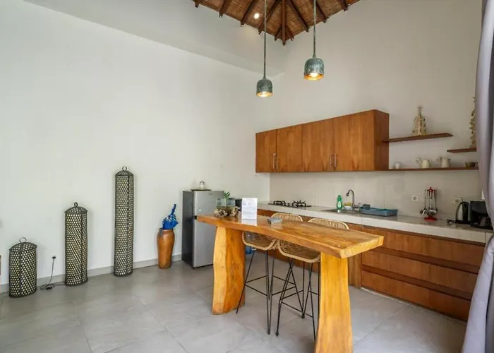 ベッド・アンド・ブレックファスト Modern Tropical 2br In Seminyak Kuta With Pool & Garden 4*