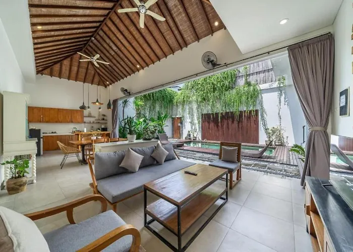 Modern Tropical 2br In Seminyak Kuta With Pool & Garden レギャン
