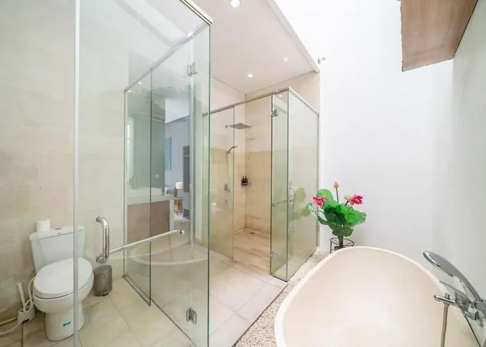 ベッド・アンド・ブレックファスト Modern Tropical 2br In Seminyak Kuta With Pool & Garden 4*