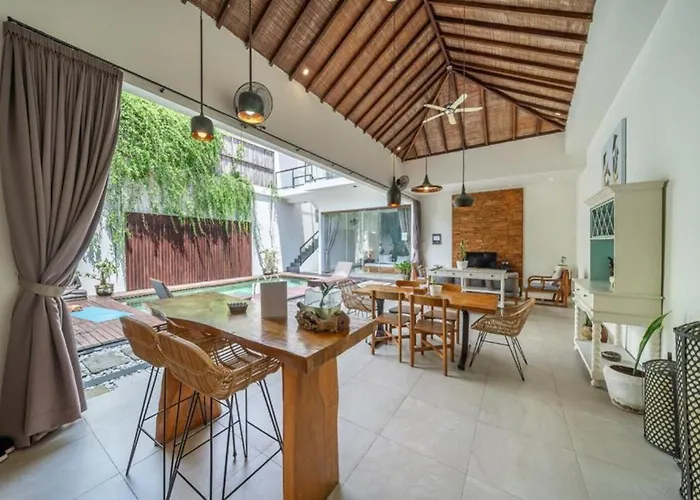 Modern Tropical 2br In Seminyak Kuta With Pool & Garden 4*