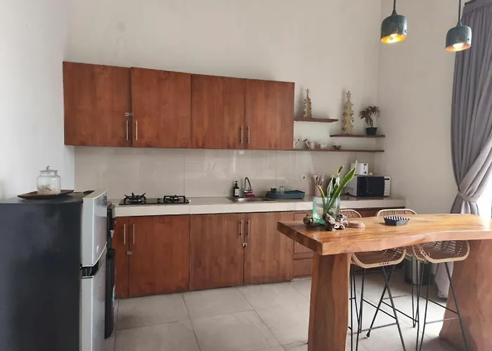 Modern Tropical 2br In Seminyak Kuta With Pool & Garden ベッド・アンド・ブレックファスト