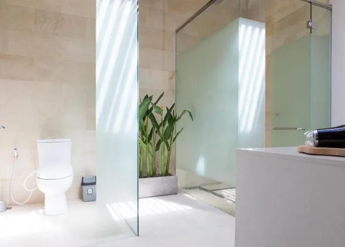 ベッド・アンド・ブレックファスト Modern Tropical 2br In Seminyak Kuta With Pool & Garden レギャン