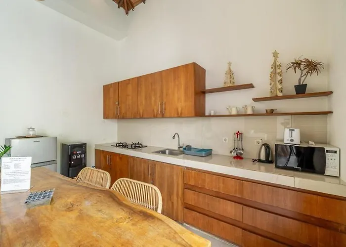Modern Tropical 2br In Seminyak Kuta With Pool & Garden ベッド・アンド・ブレックファスト 4*
