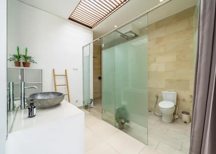 ベッド・アンド・ブレックファスト Modern Tropical 2br In Seminyak Kuta With Pool & Garden 4*