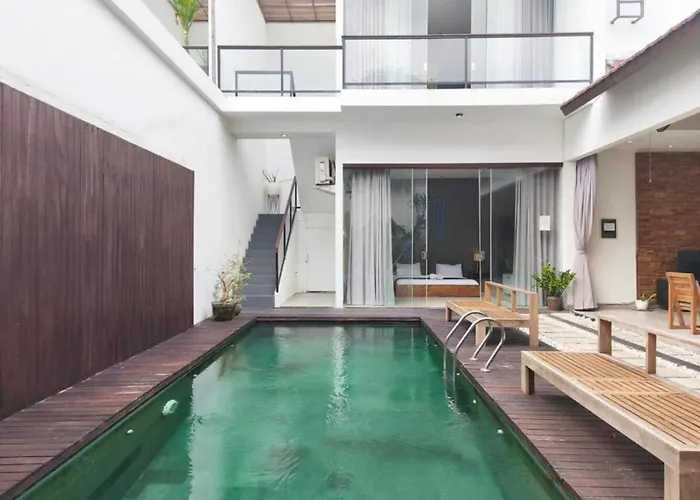 Modern Tropical 2br In Seminyak Kuta With Pool & Garden 4* レギャン